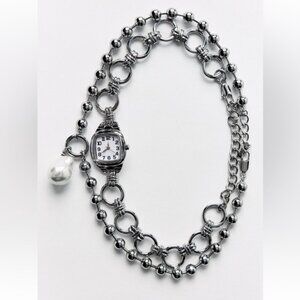 ZARA PACK OF 2 CLOCK AND FAUX PEARL NECKLACES